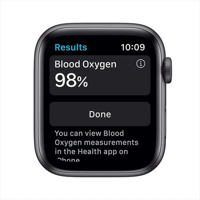 ساعة Apple Watch Series 6 (GPS، 44 مم) - هيكل من الألومنيوم باللون الرمادي الفضائي مع حزام رياضي أسود 